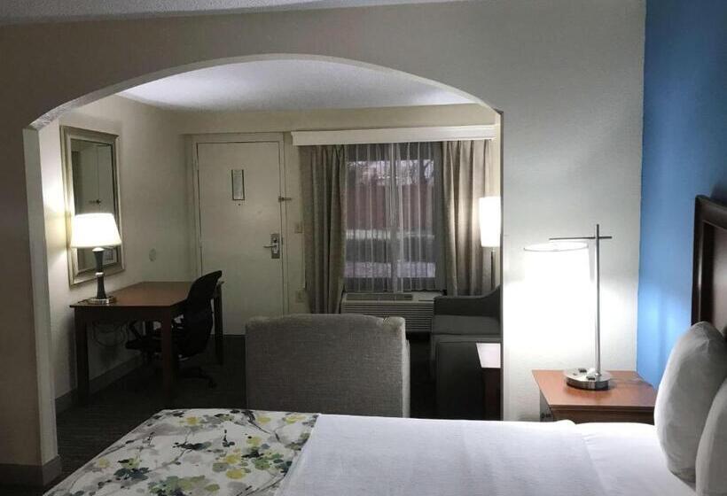 장애인을 위한 킹사이즈 침대 스탠다드 룸, Best Western Inn & Suites Monroe