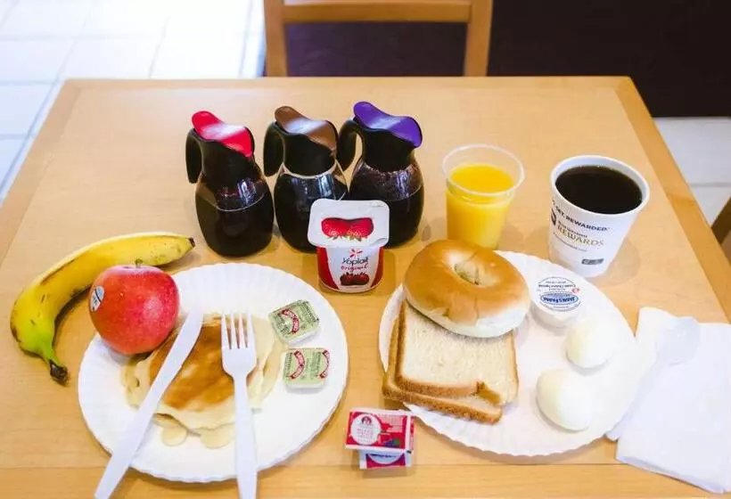 身障者適用クイーンサイズベッドルーム, Best Western Pearland Inn
