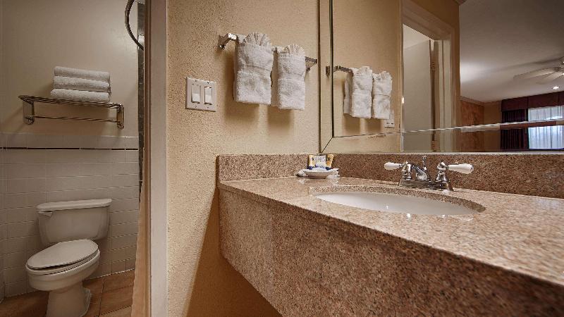 キングサイズベッドのスタンダードルーム, Best Western Pearland Inn