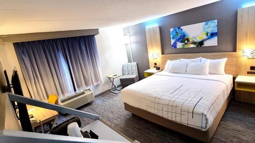 غرفة قياسية سرير كينج لذوى الإحتياجات الخاصة, La Quinta By Wyndham Lexington Park   Patuxent