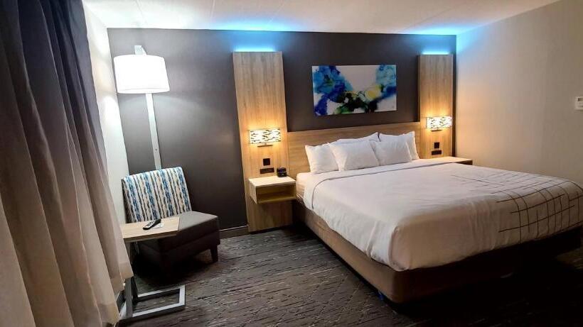 غرفة قياسية سرير كينج لذوى الإحتياجات الخاصة, La Quinta By Wyndham Lexington Park   Patuxent