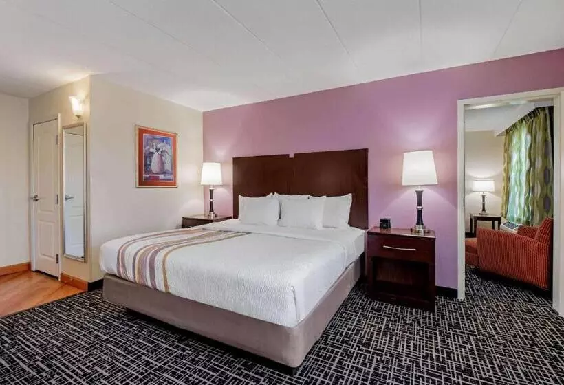 キングサイズベッドのスイートルーム, La Quinta By Wyndham Lexington Park   Patuxent