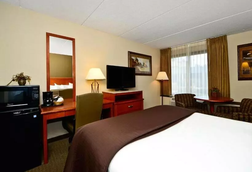 キングサイズベッドのスタンダードルーム, Ramada By Wyndham Plymouth Hotel & Conference Center