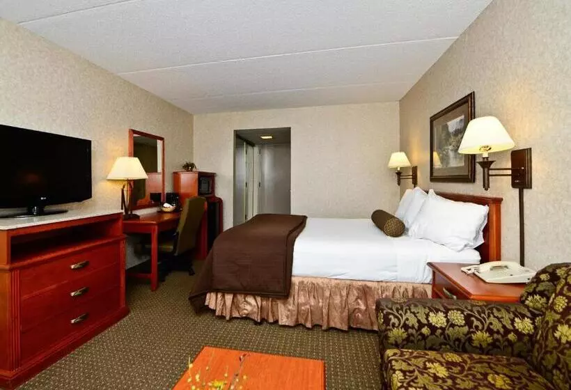キングサイズベッドのスタンダードルーム, Ramada By Wyndham Plymouth Hotel & Conference Center