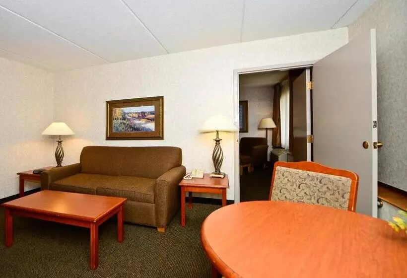 2ベッドスイートルーム, Ramada By Wyndham Plymouth Hotel & Conference Center