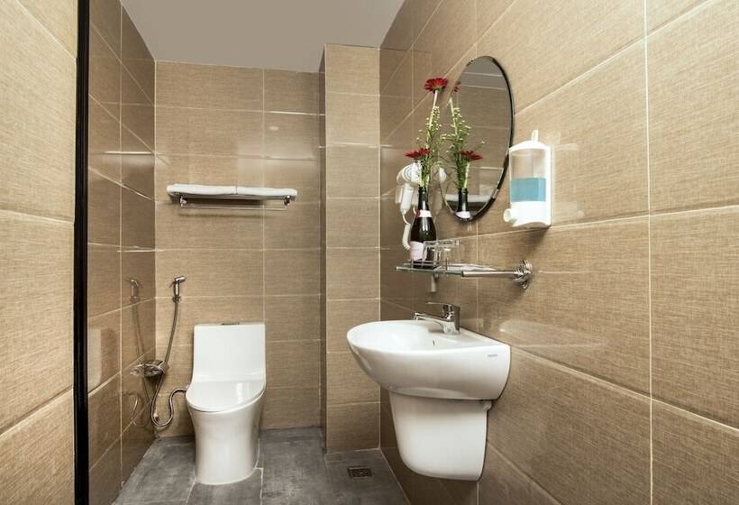 اتاق لوکس, Golden Lotus Central