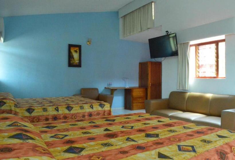 غرفة قياسية رباعية, La Martinica