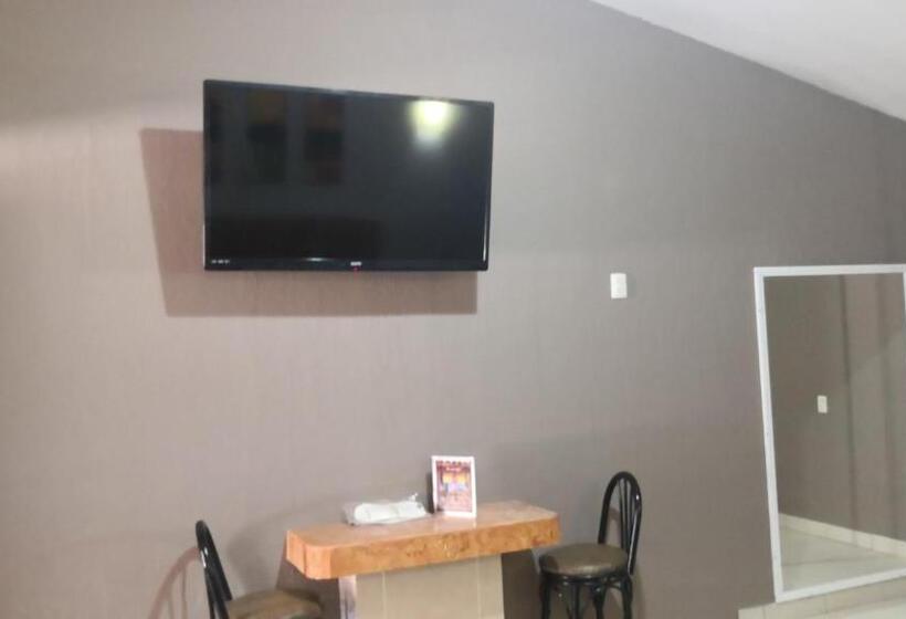 جناح ديلوكس, La Martinica