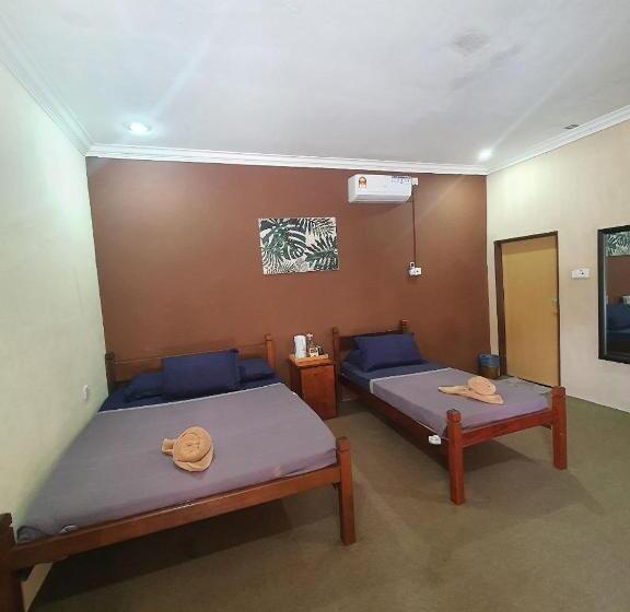 标准三人间, Nks Chalet