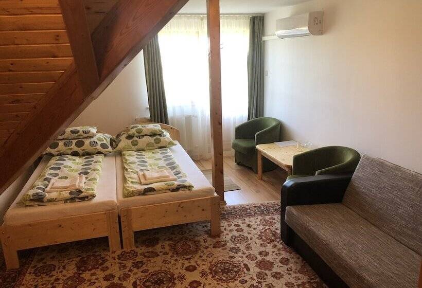 패밀리 룸, Antal Tavi Fogadó és Horgászparadicsom