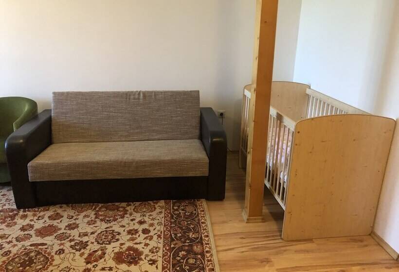 패밀리 룸, Antal Tavi Fogadó és Horgászparadicsom