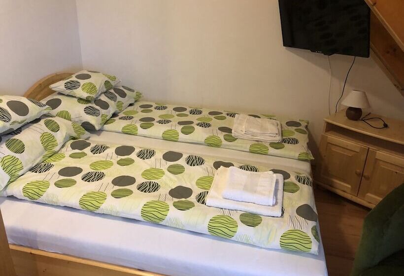 패밀리 룸, Antal Tavi Fogadó és Horgászparadicsom