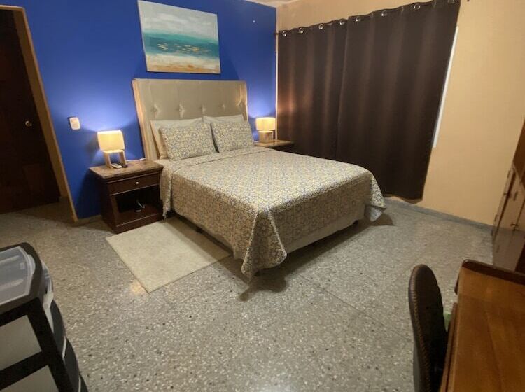 اتاق لوکس, Portal Los Castaños