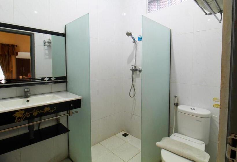 Номер Deluxe, Sinergi Hotel Tretes