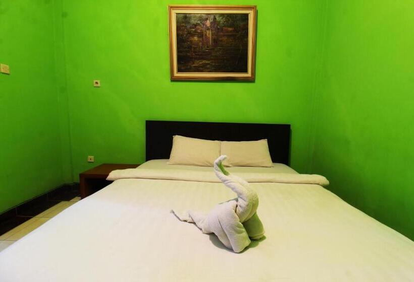 Номер Superior Кровать Кинг, Sinergi Hotel Tretes