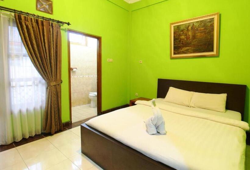 Номер Superior Кровать Кинг, Sinergi Hotel Tretes