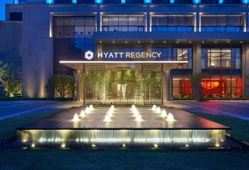 Club Room King Bed, Hyatt Regency Zhuzhou