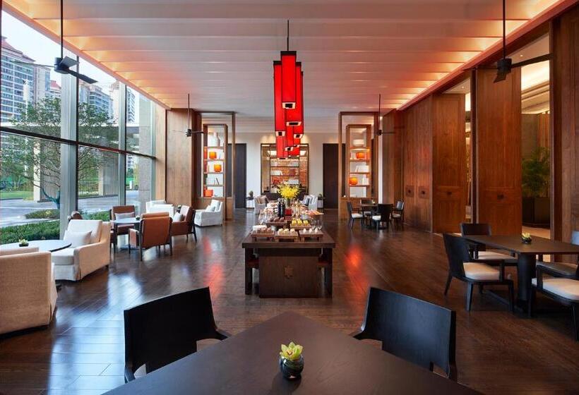 Номер Клуб, Hyatt Regency Zhuzhou