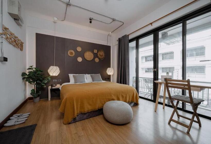 غرفة ديلوكس مزودة بشرفة, The Brown