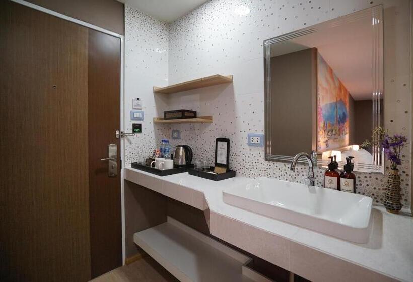 اتاق لوکس با تخت بزرگ, The Qube Fifty