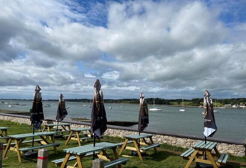 غرفة قياسية مطلّة علي البحر, Garddfon Inn