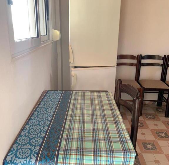 اتاق خانوادگی, Denaj House