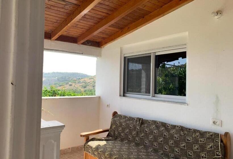 اتاق خانوادگی, Denaj House