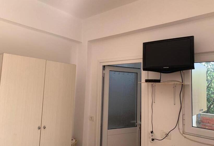 اتاق استاندارد چهار تخته, Denaj House