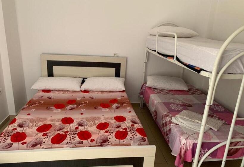 اتاق استاندارد چهار تخته, Denaj House