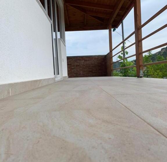 اتاق استاندارد چهارنفره با بالکن, Denaj House