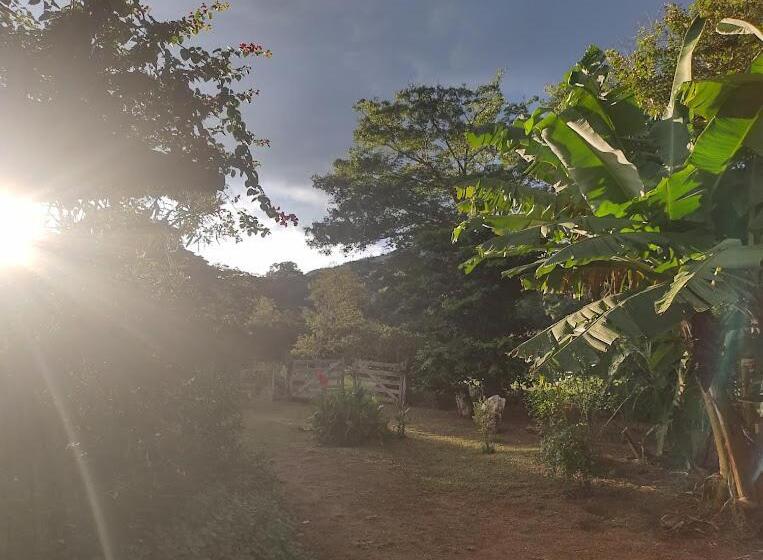 اتاق لوکس با بالکن, Pouso Divino Dos Pireneus