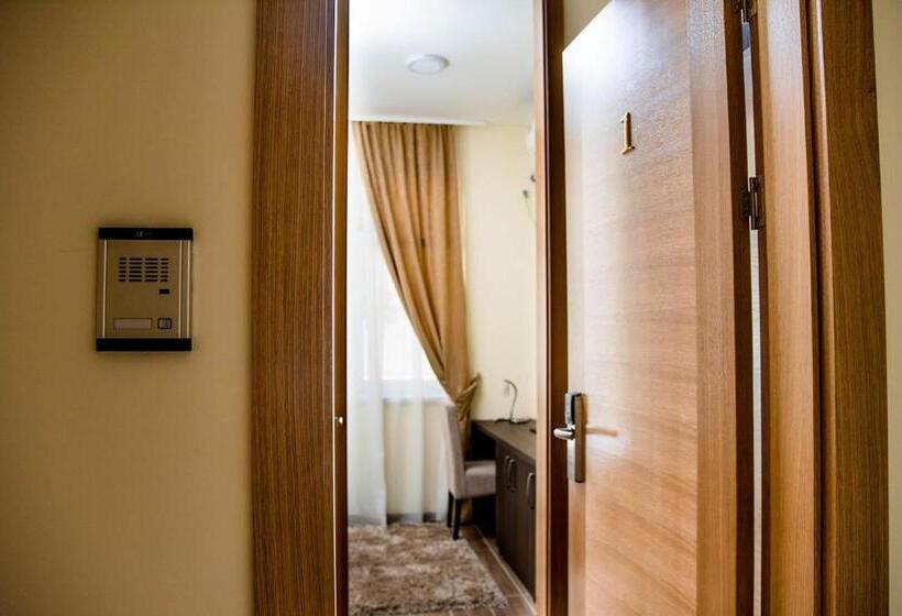 اتاق استاندارد یک نفره, Santa Villa & Restaurant