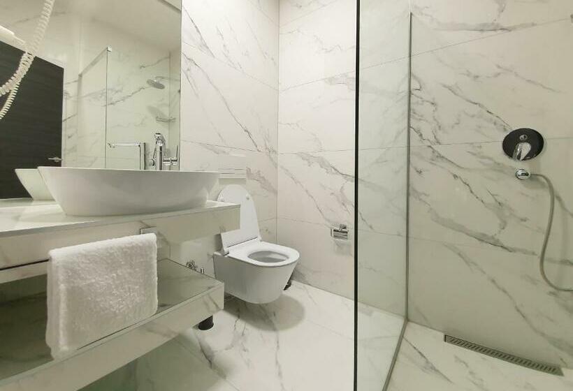 استودیوی لوکس, Nb Hotel&spa