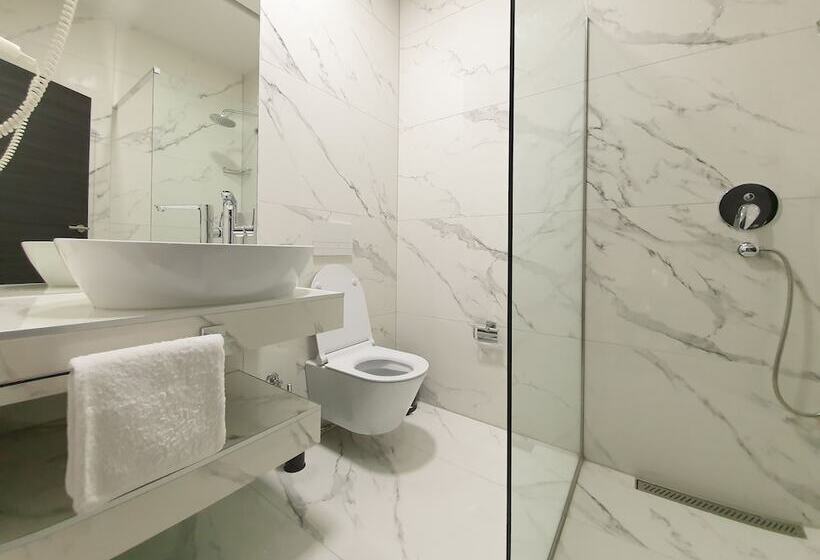 استودیوی لوکس, Nb Hotel&spa