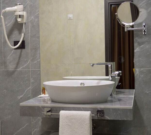 استودیوی لوکس, Nb Hotel&spa