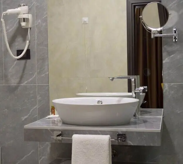 استودیوی لوکس, Nb Hotel&spa
