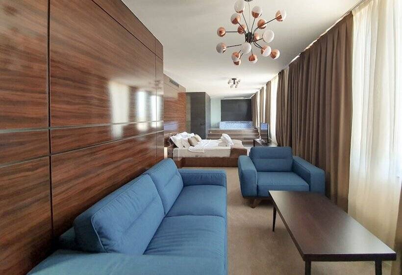 استودیوی لوکس, Nb Hotel&spa