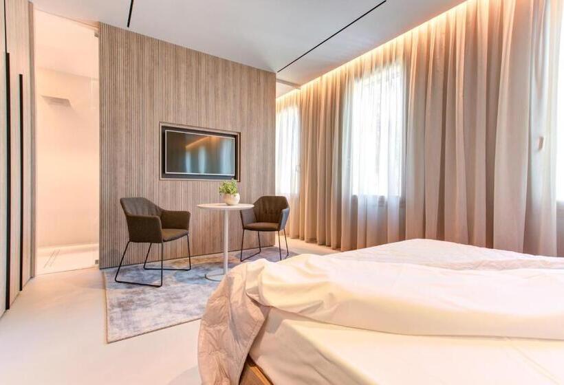 סוויטת ג'וניור, Villa Italia