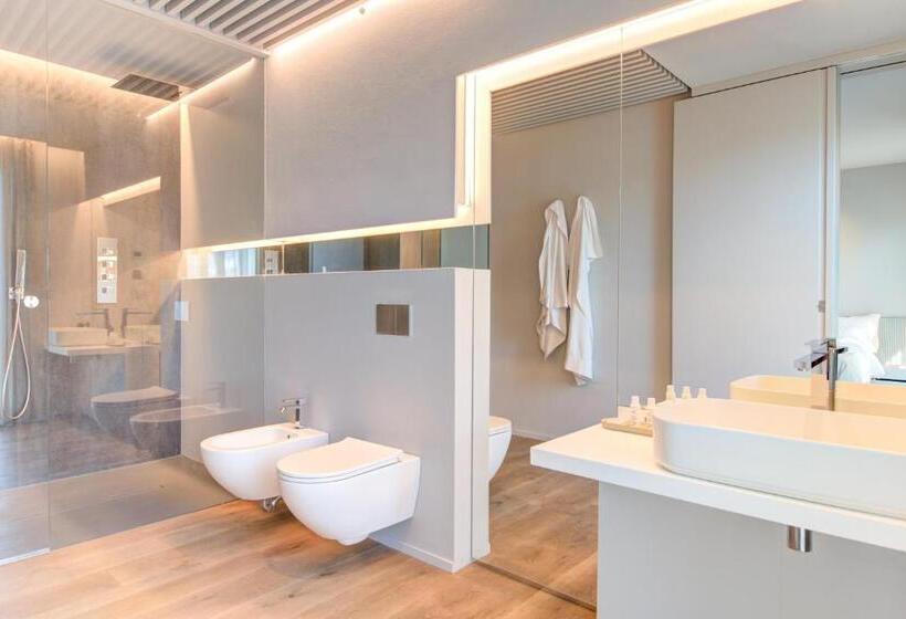 סוויטת ג'וניור, Villa Italia