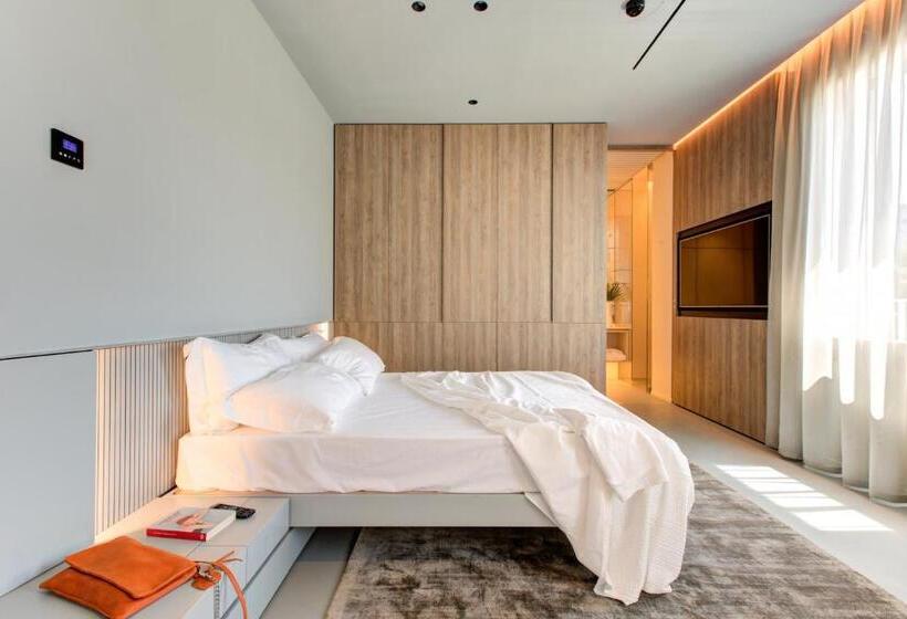 סוויטת ג'וניור, Villa Italia