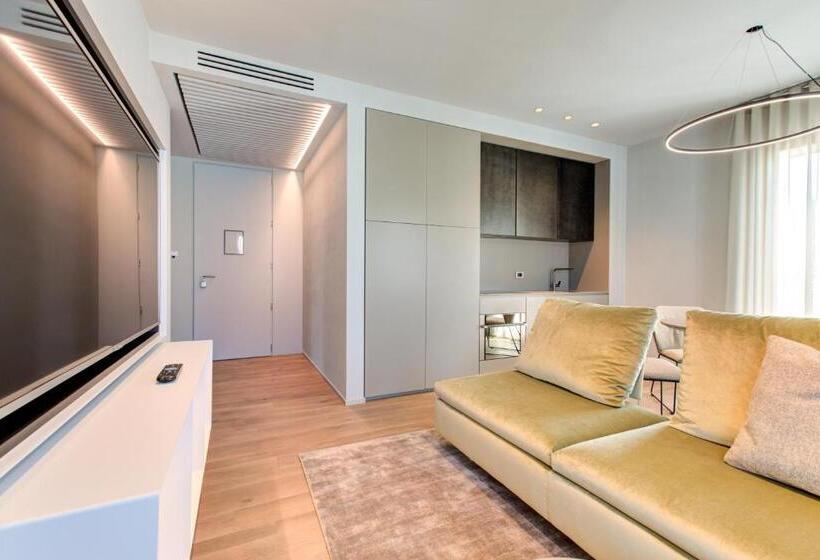 דירת שני חדרים, Villa Italia