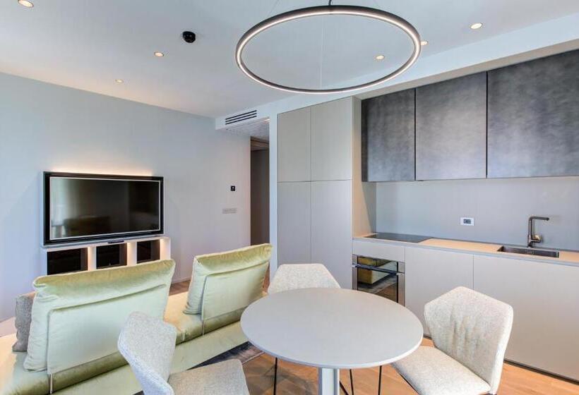 דירת שני חדרים, Villa Italia