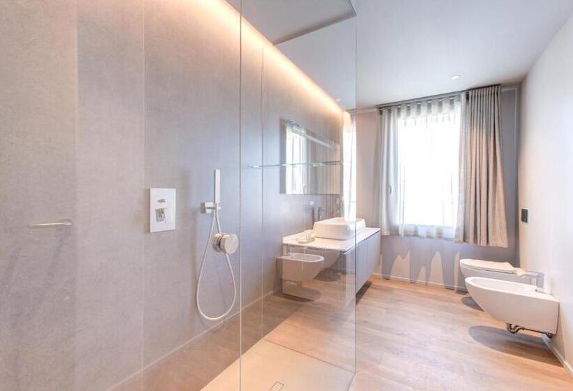 דירת שני חדרים, Villa Italia