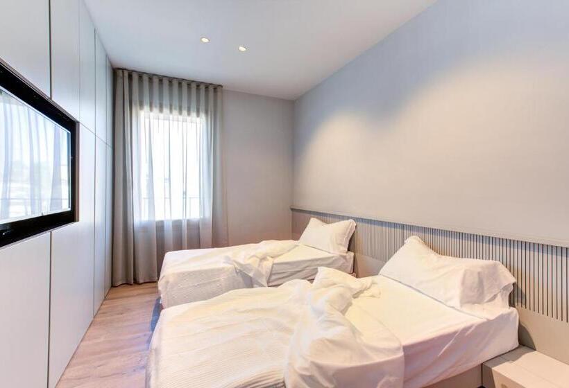 דירת שני חדרים, Villa Italia