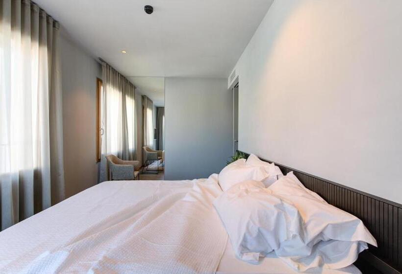 דירת שני חדרים, Villa Italia