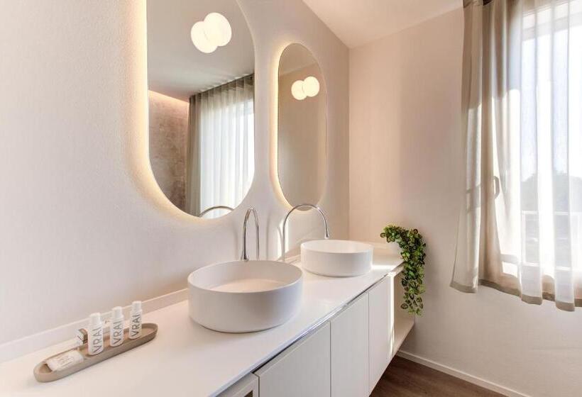 דירת חדר, Villa Italia