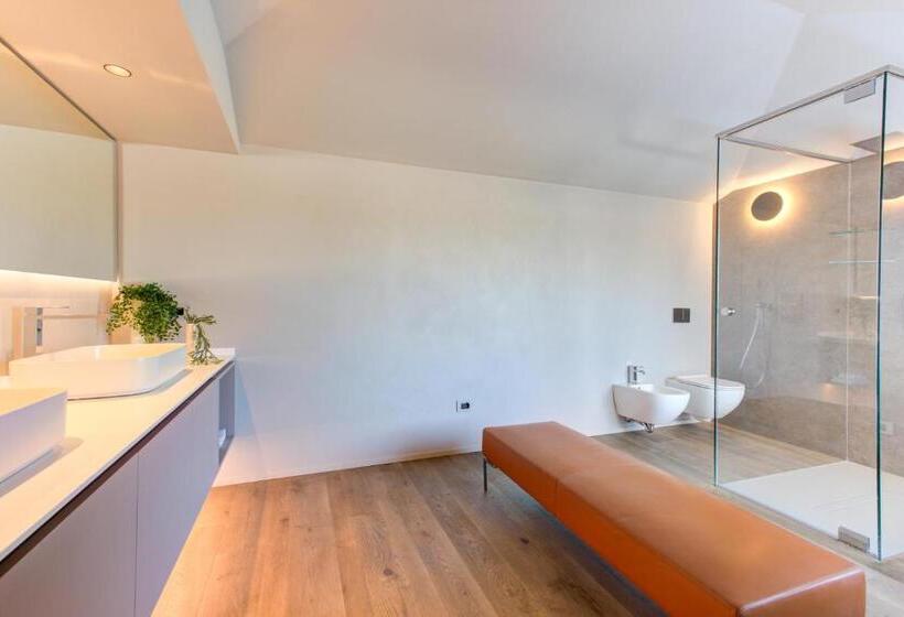 דירת חדר, Villa Italia