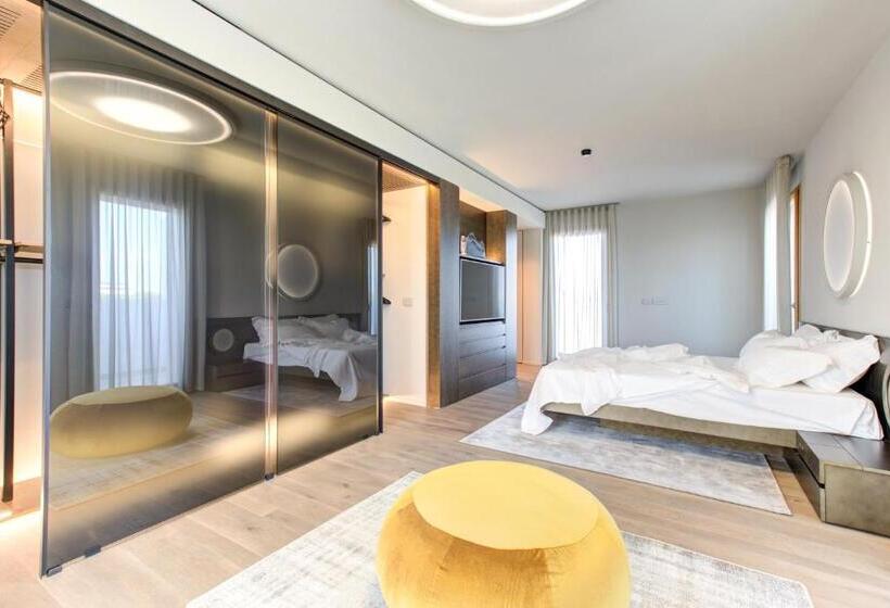 דירת חדר, Villa Italia