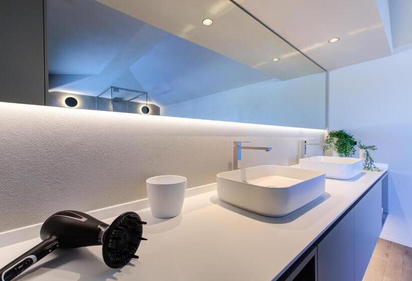 דירת חדר, Villa Italia