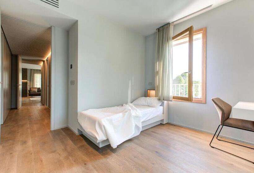 דירת חדר, Villa Italia